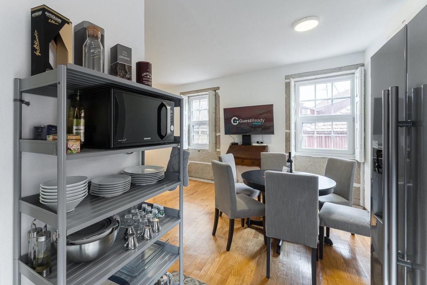 Guestready - Modern Duplex, Neo-Classical Building ポルト エクステリア 写真