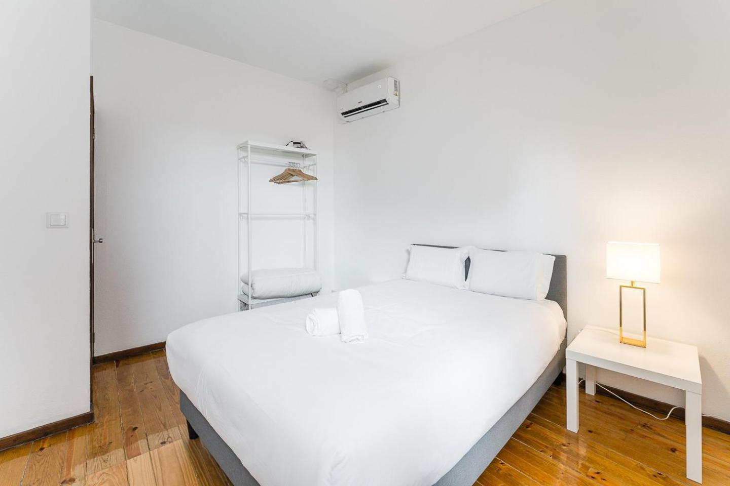 Guestready - Modern Duplex, Neo-Classical Building ポルト エクステリア 写真